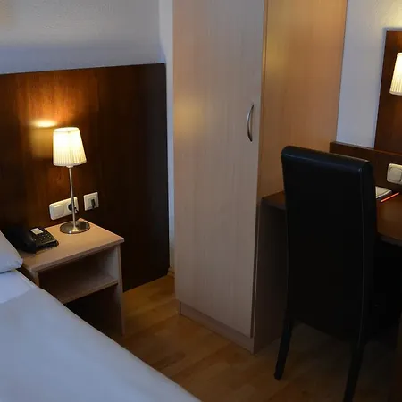 Italia Hotell 3*